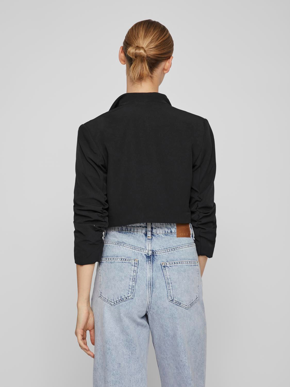 model_shot-back