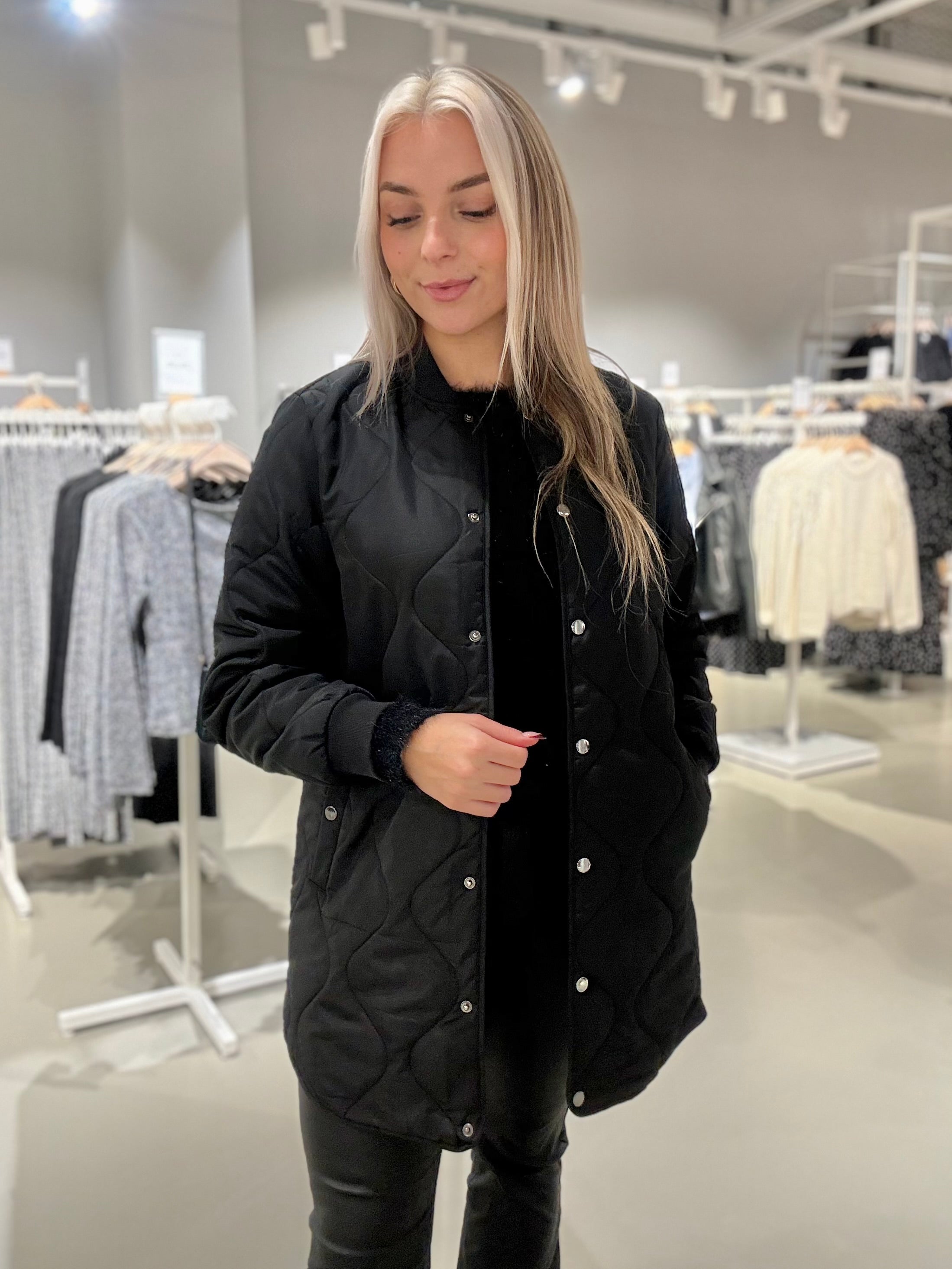 VITATE Coat - Black Beauty