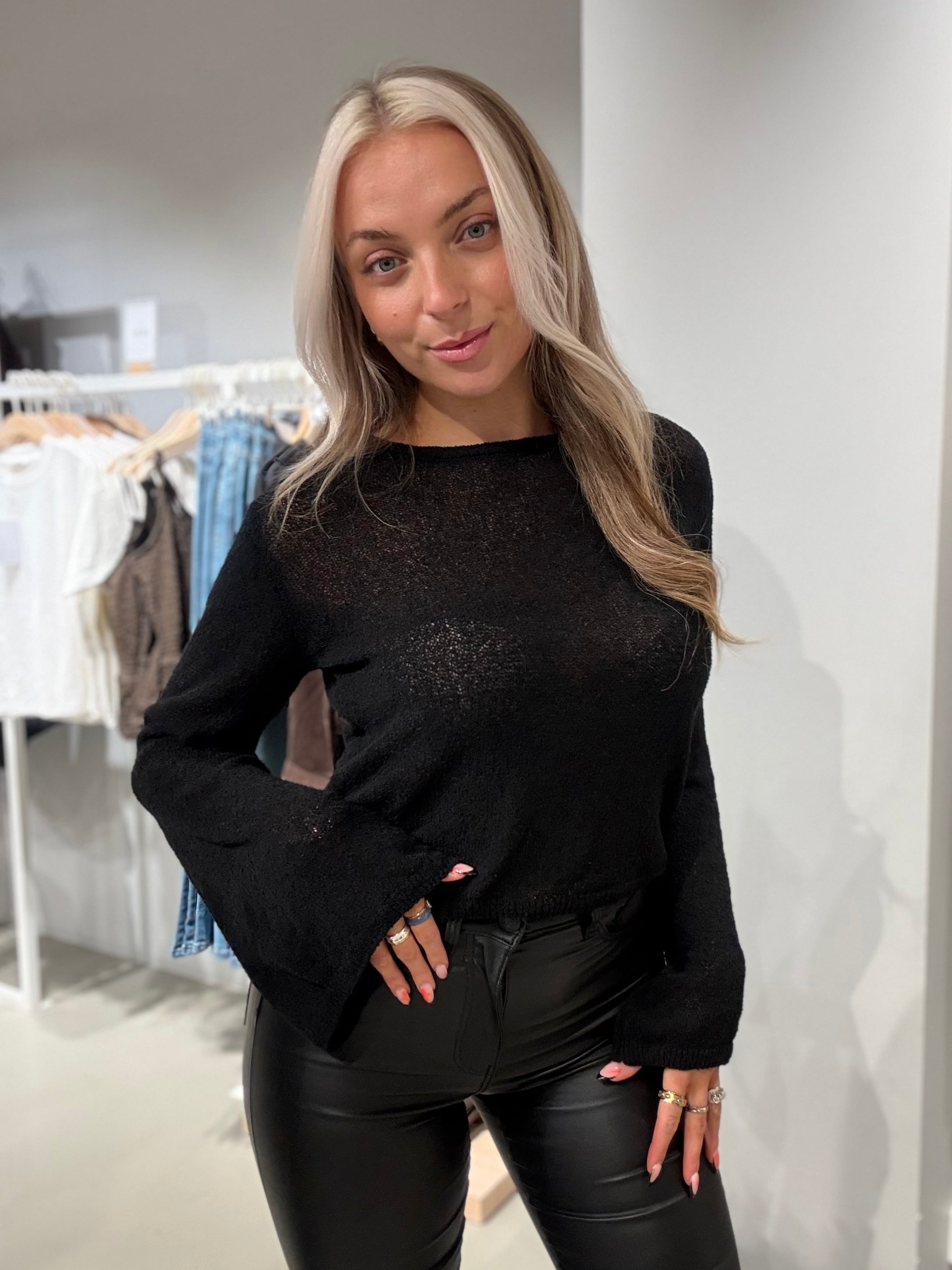 NMCOMO Pullover - Black