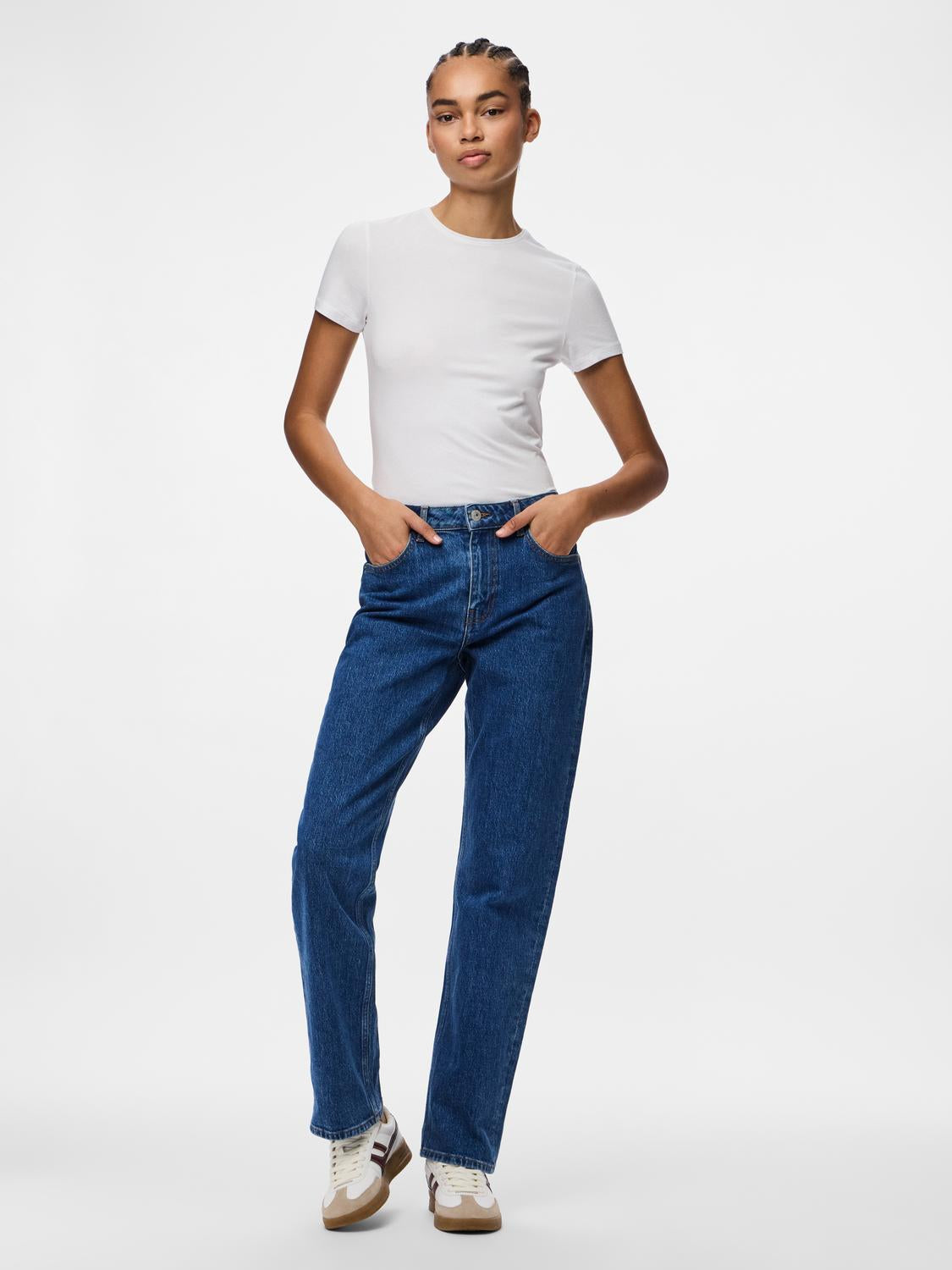 model_shot-front_full