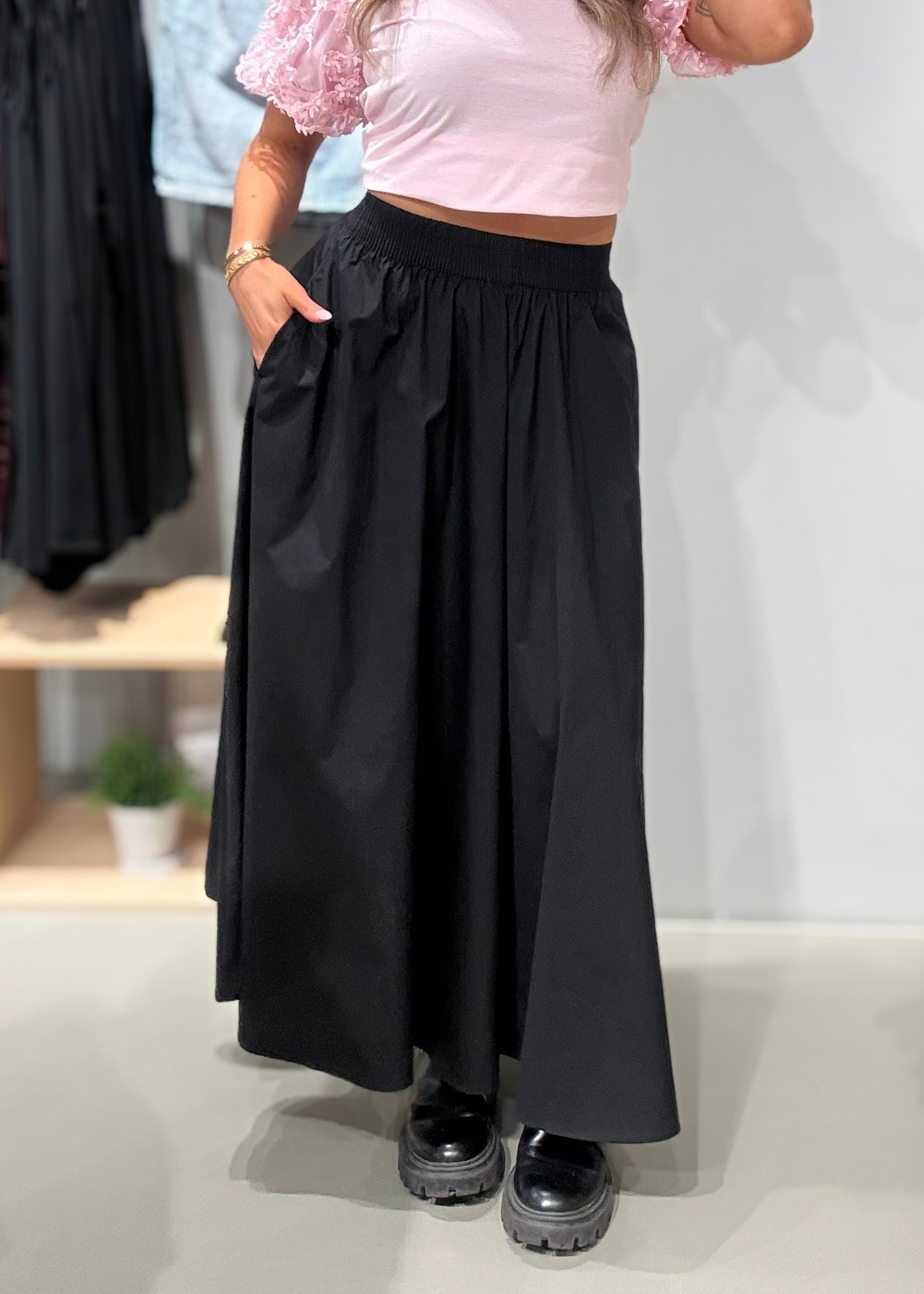 VIVALENCIA Long Skirt - Black Beauty