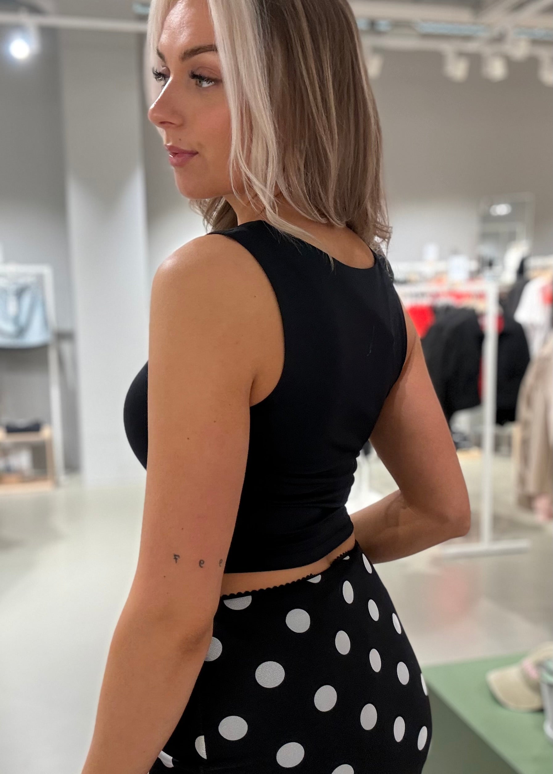 VIKENZA Tank-Top - Black