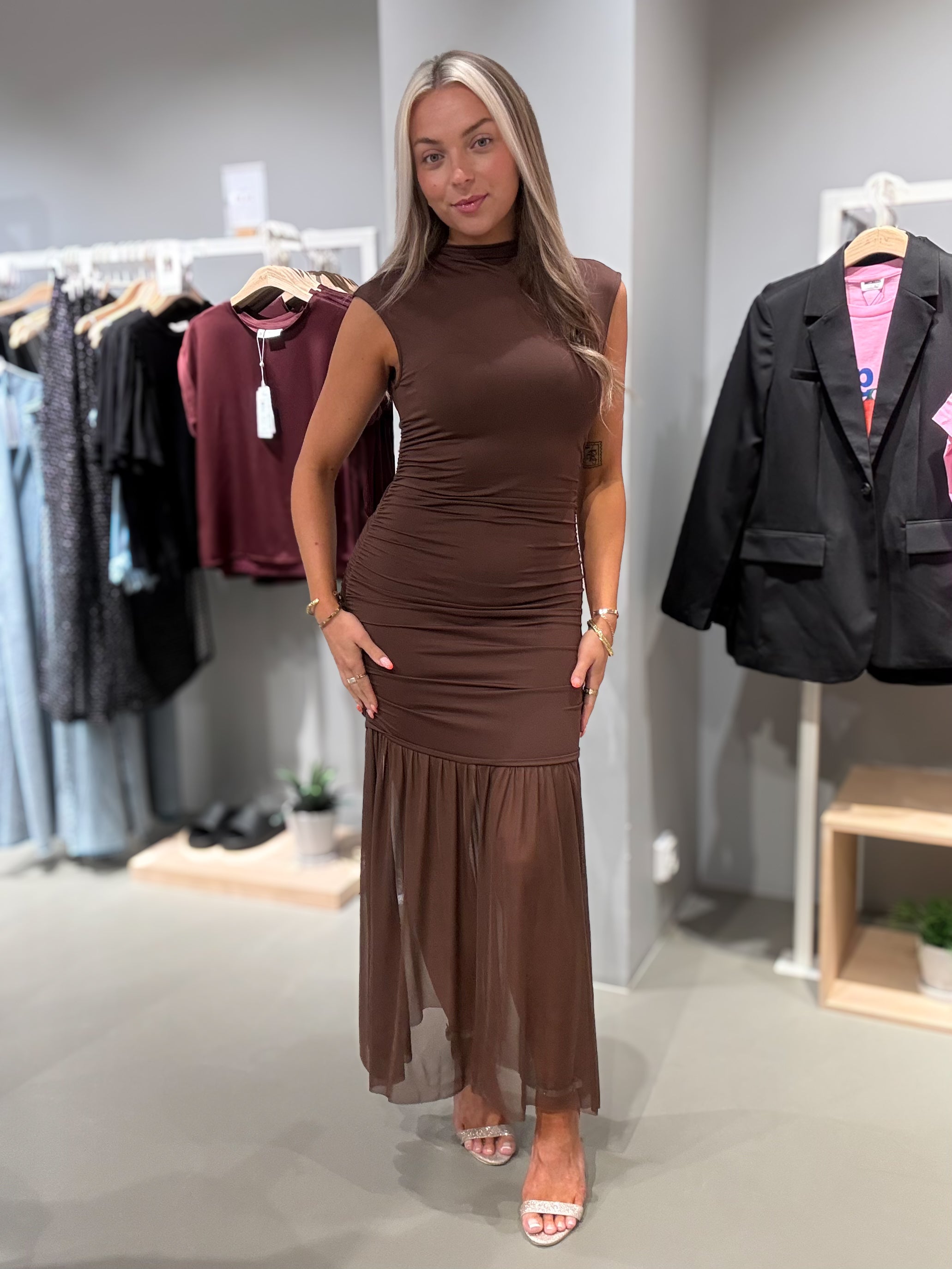 VIKENZA Long Dress - Shaved Chocolate