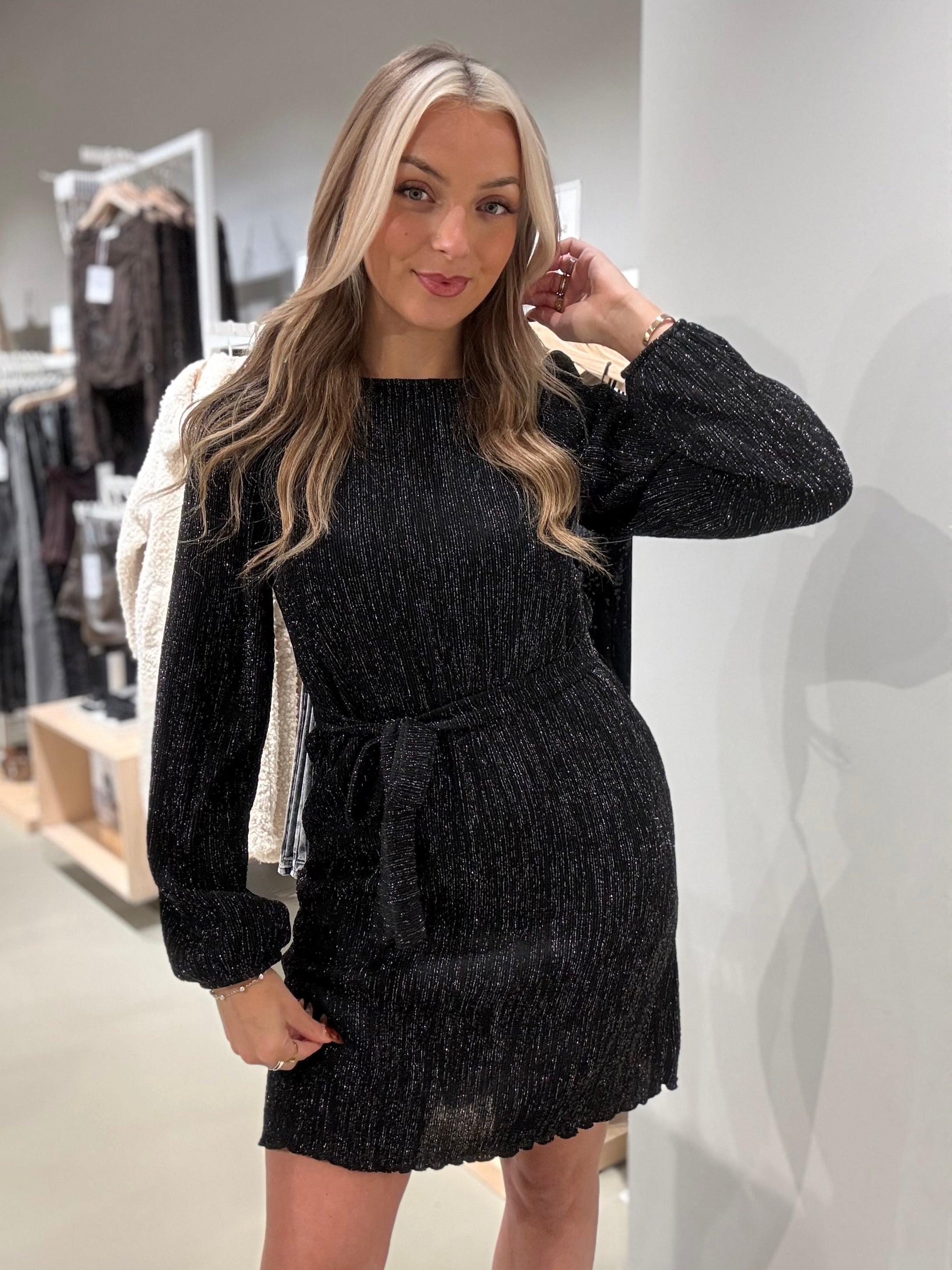 VIPAREDA Short Dress - Black Beauty