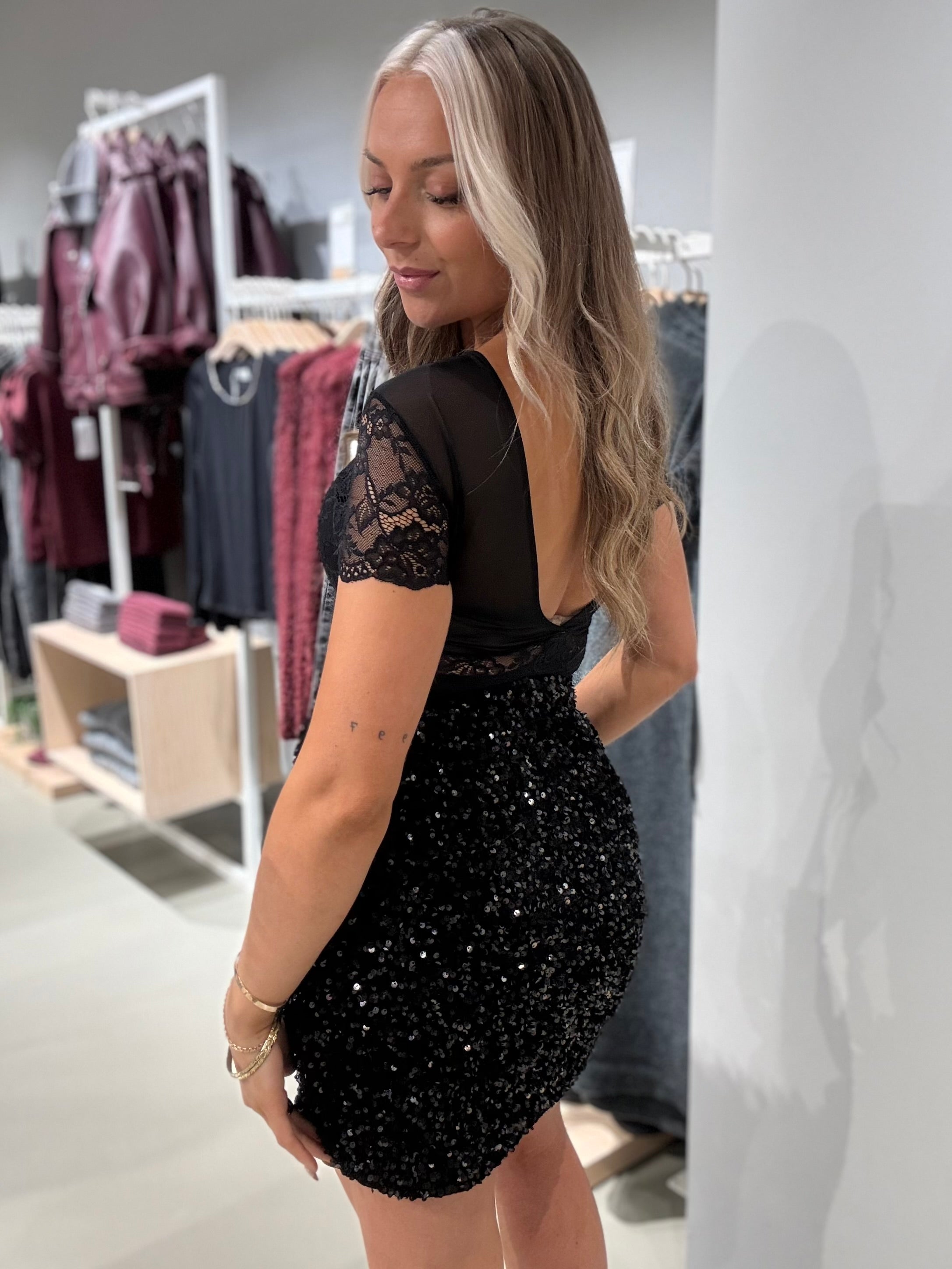 VIFAITH Mini Skirt - Black Beauty