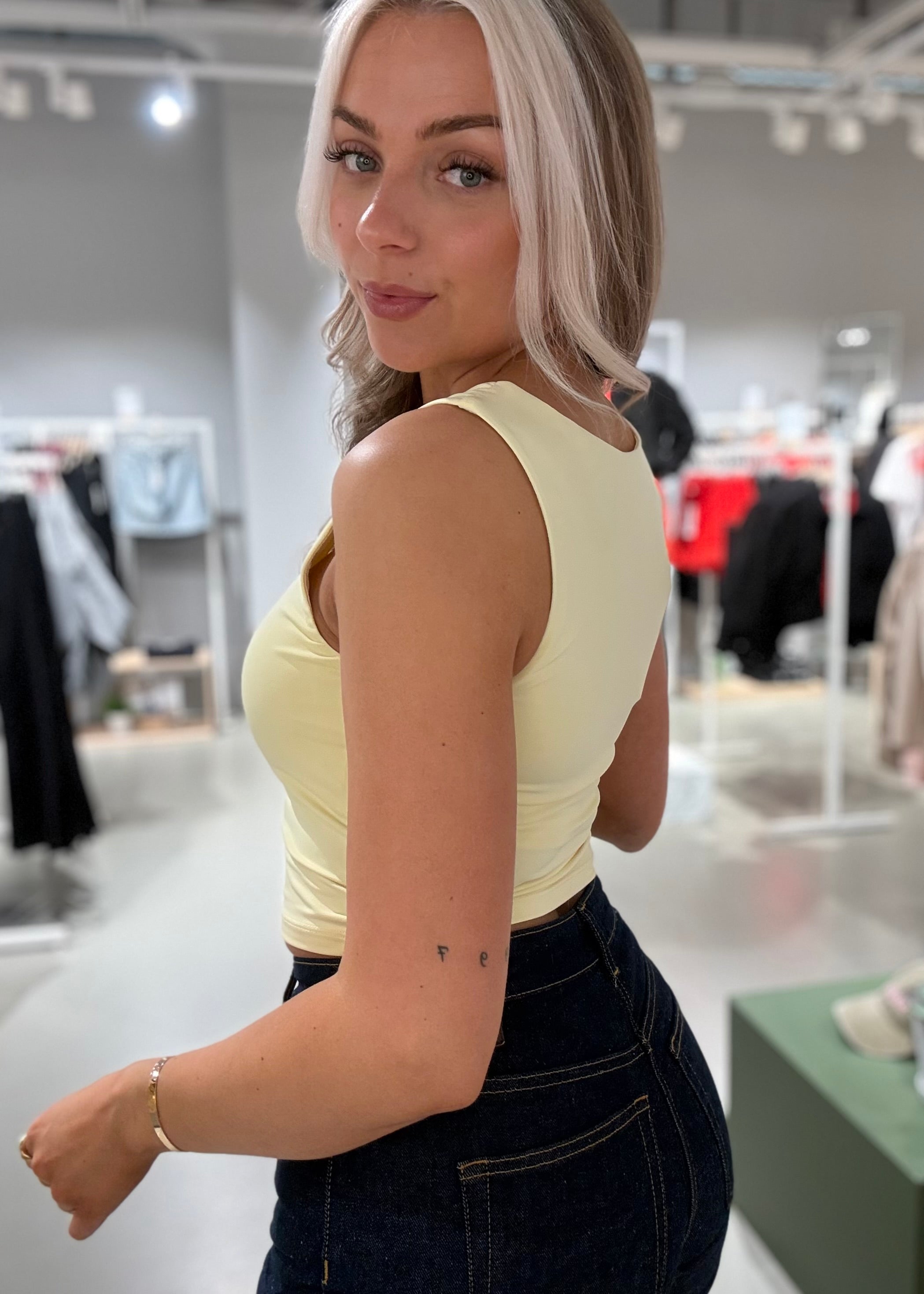 VIKENZA Tank-Top - Pastel Yellow