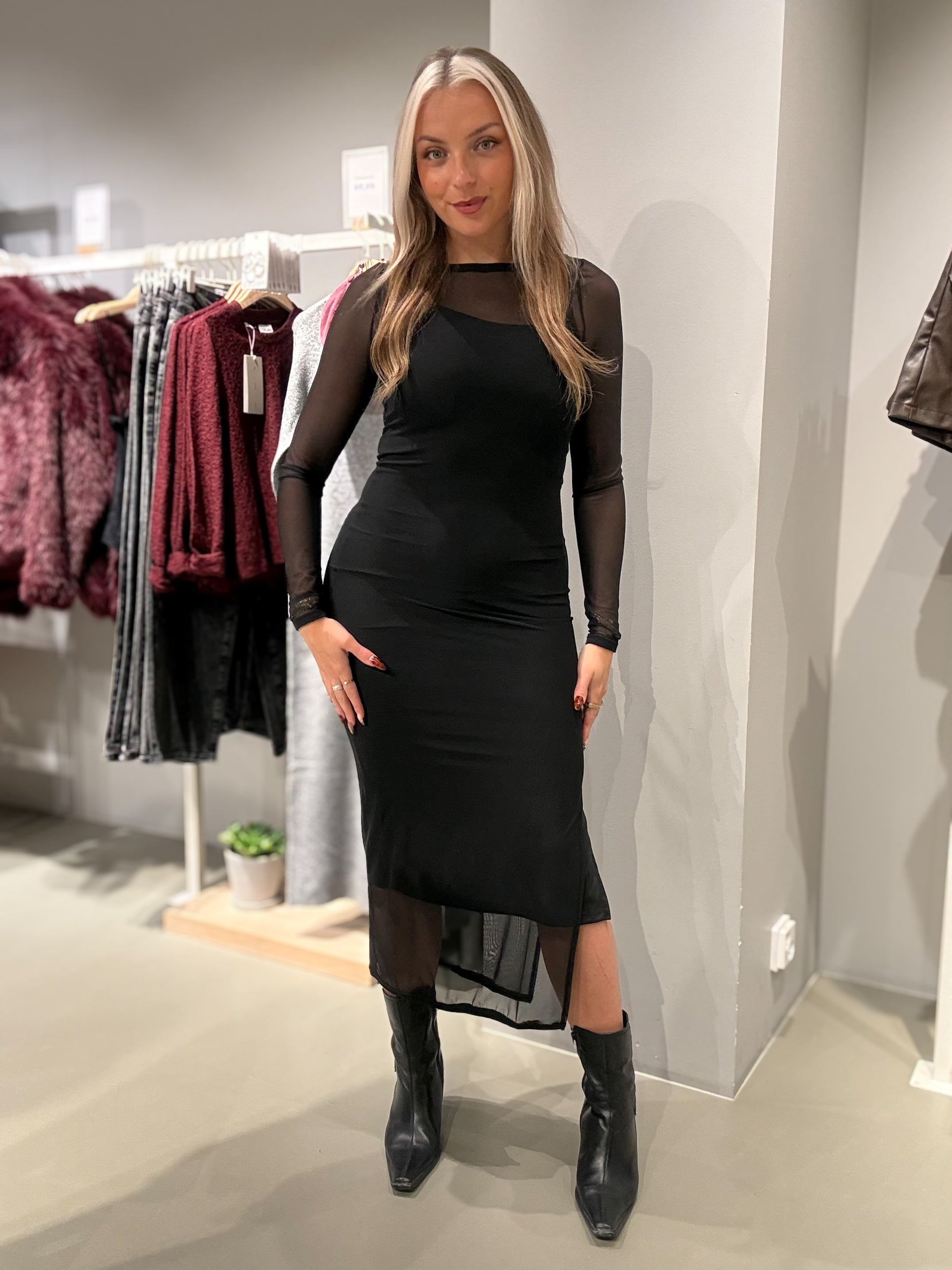 NMJUDITH Midi Dress - Black