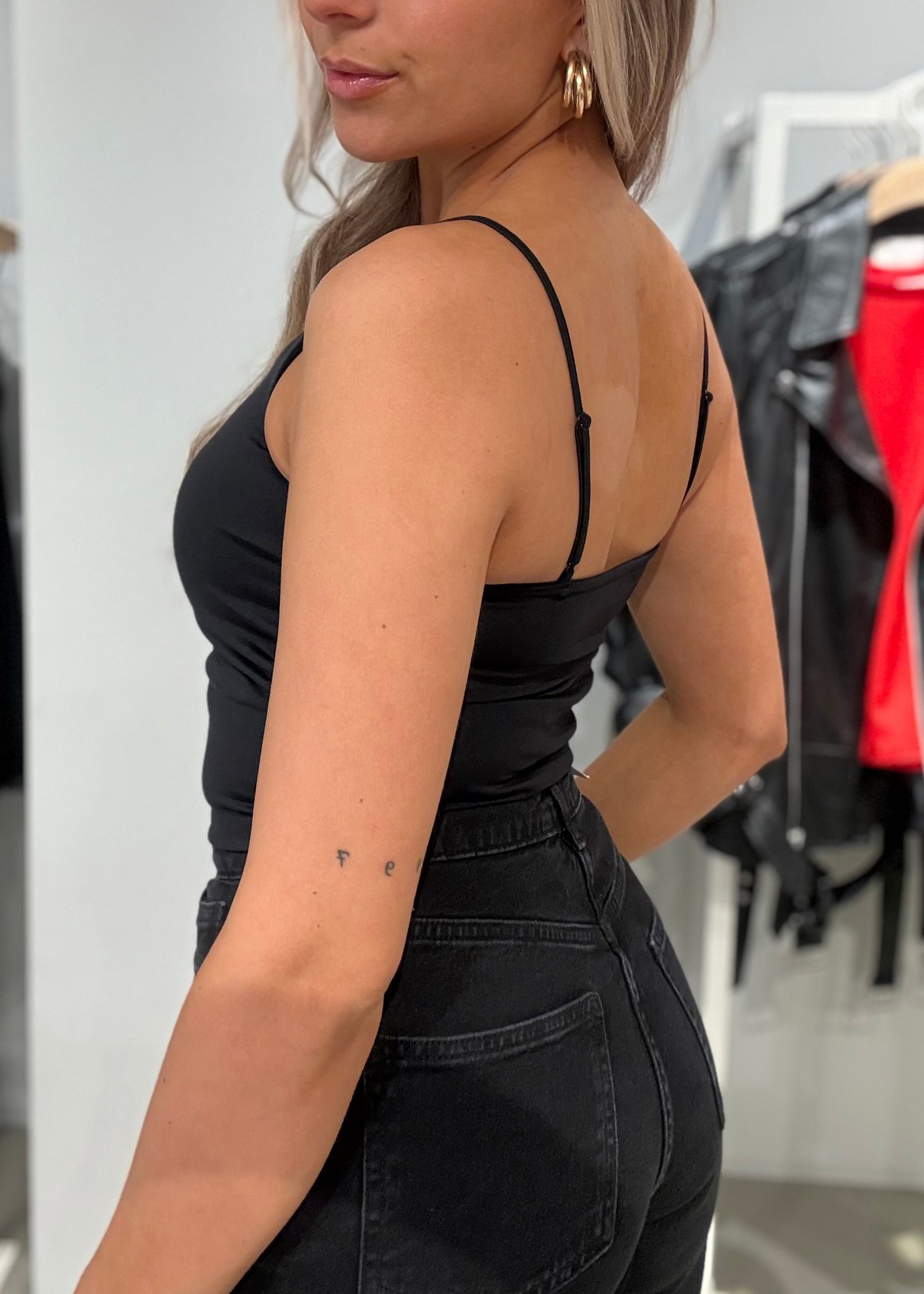 VIKENZA Singlet - Black