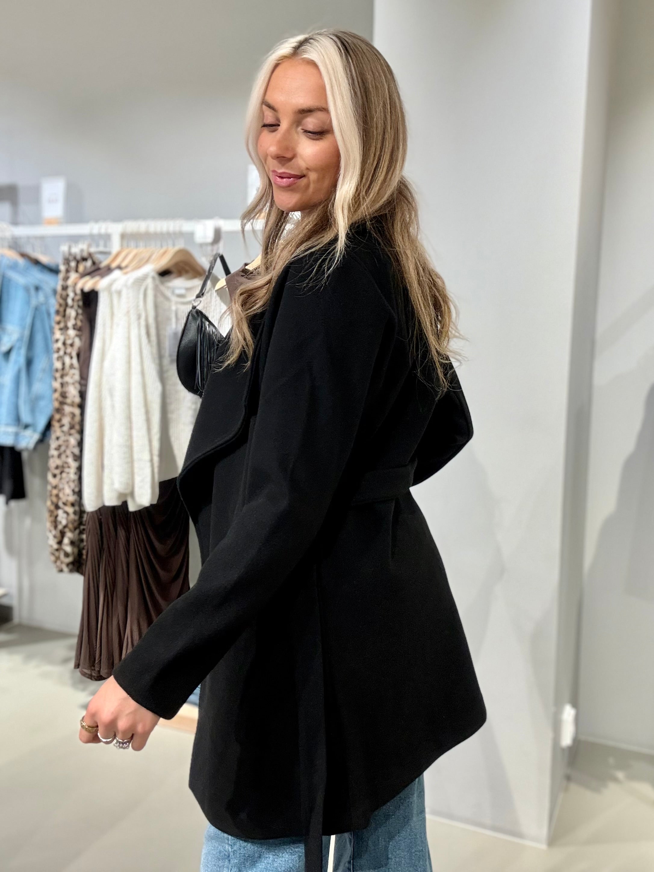 VICOOLEY Coat - Black