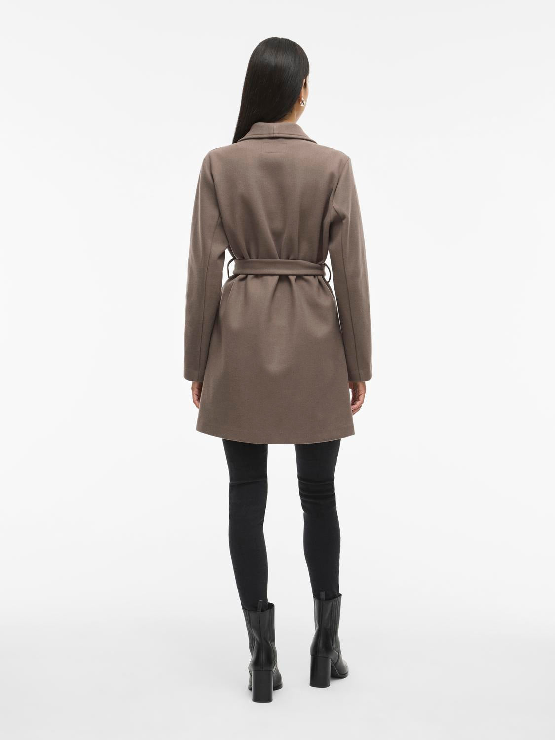 model_shot-back