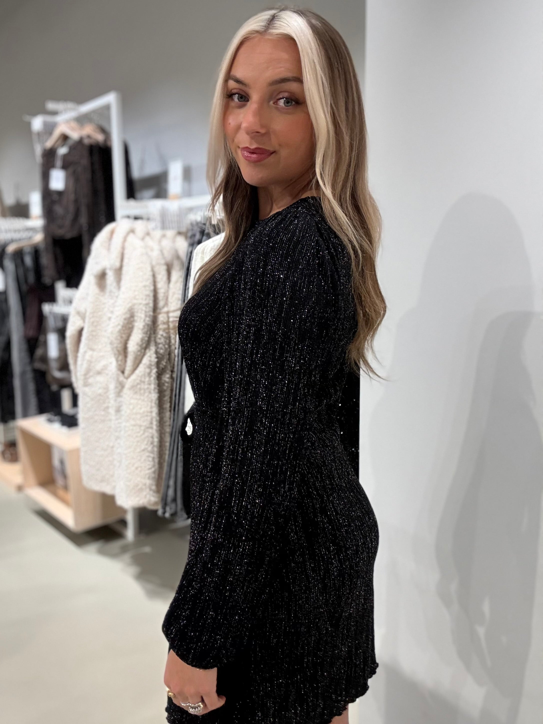 VIPAREDA Short Dress - Black Beauty