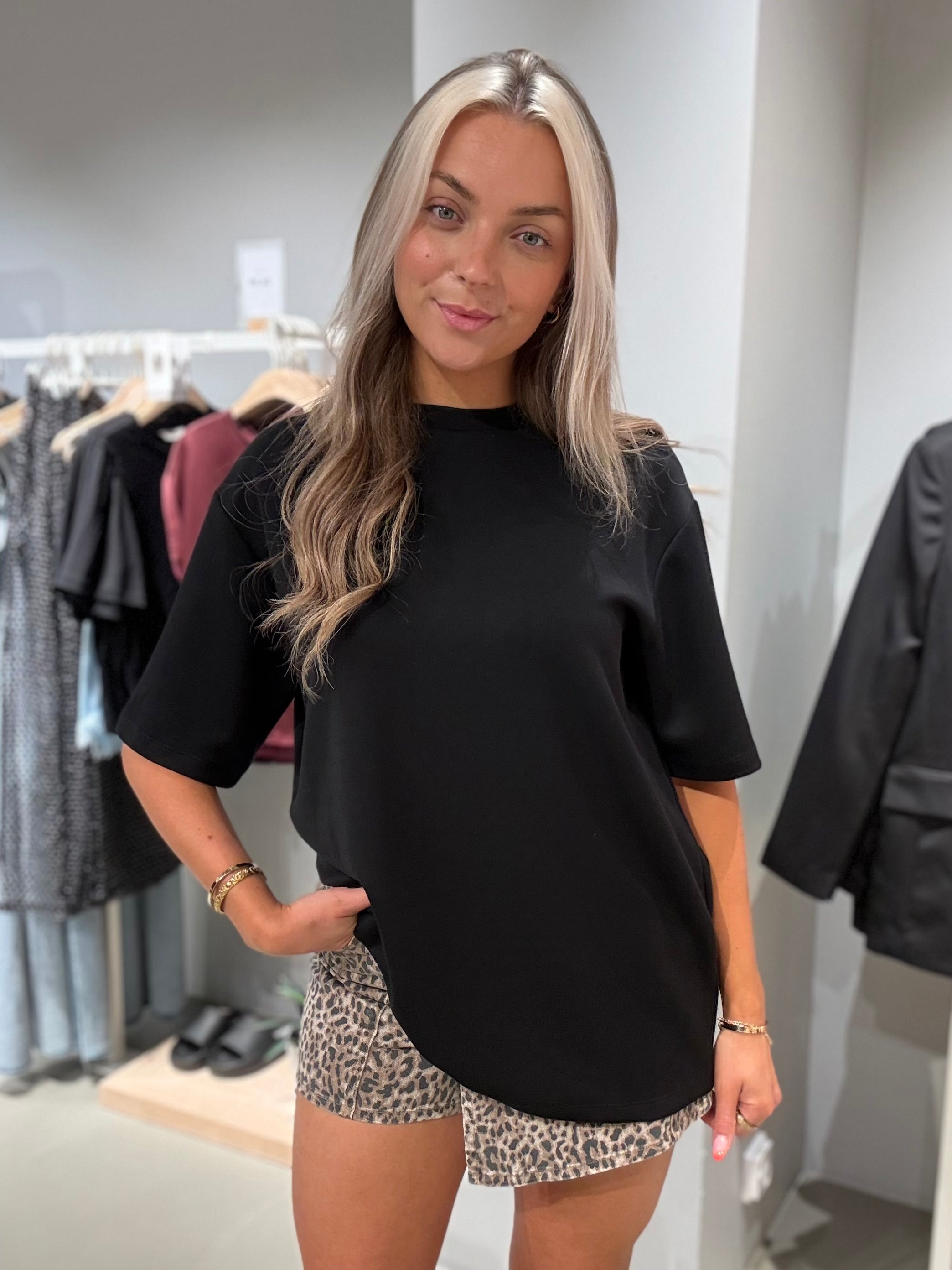 NMTARA Top - Black
