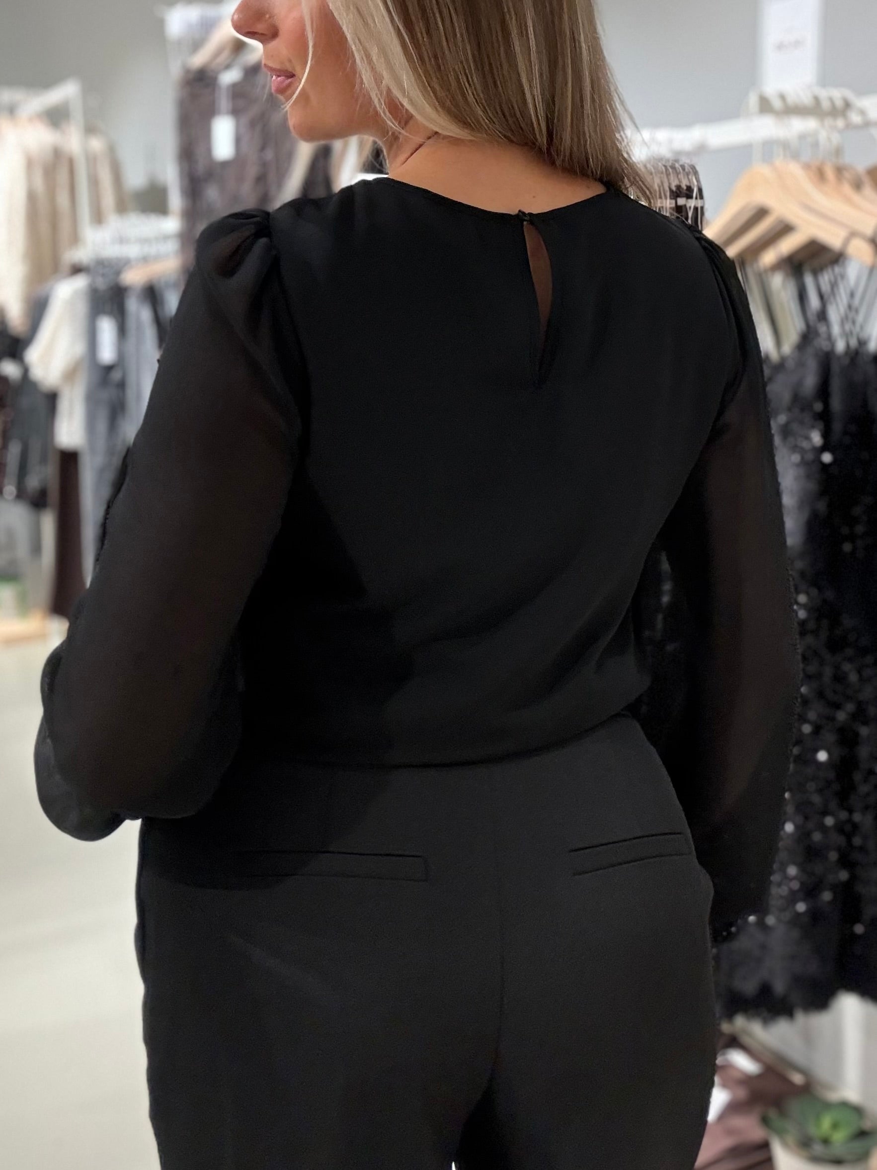 VIURA Top - Black