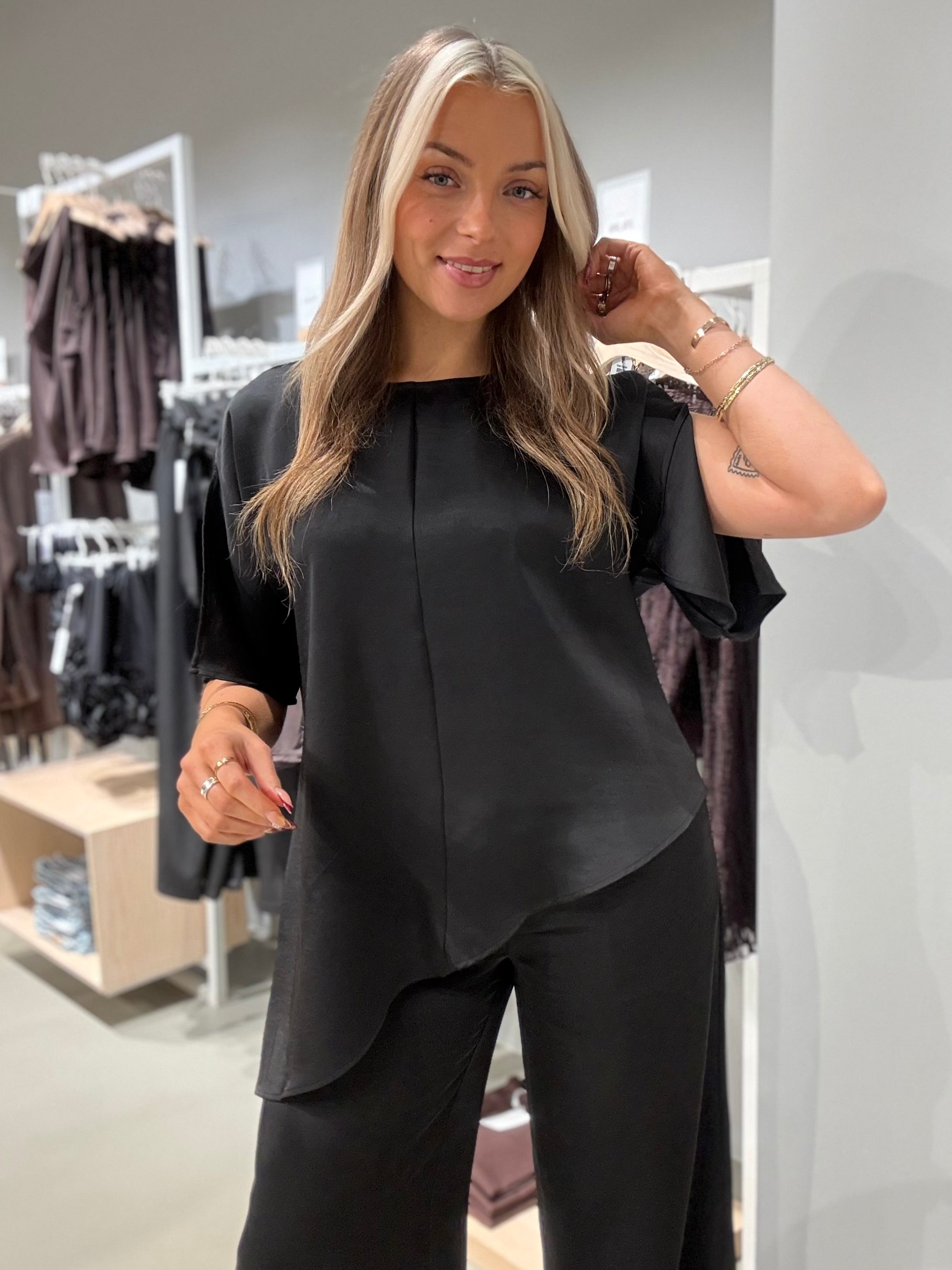 OBJCHILLI Top - Black