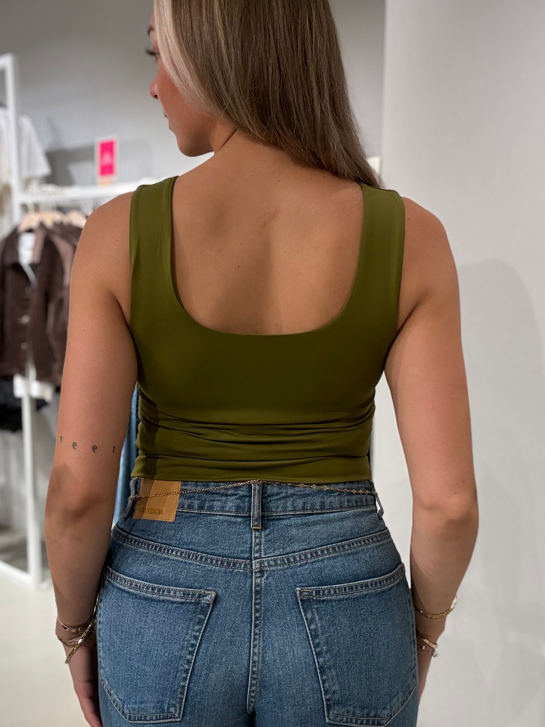 VIKENZA Tank Top - Avocado