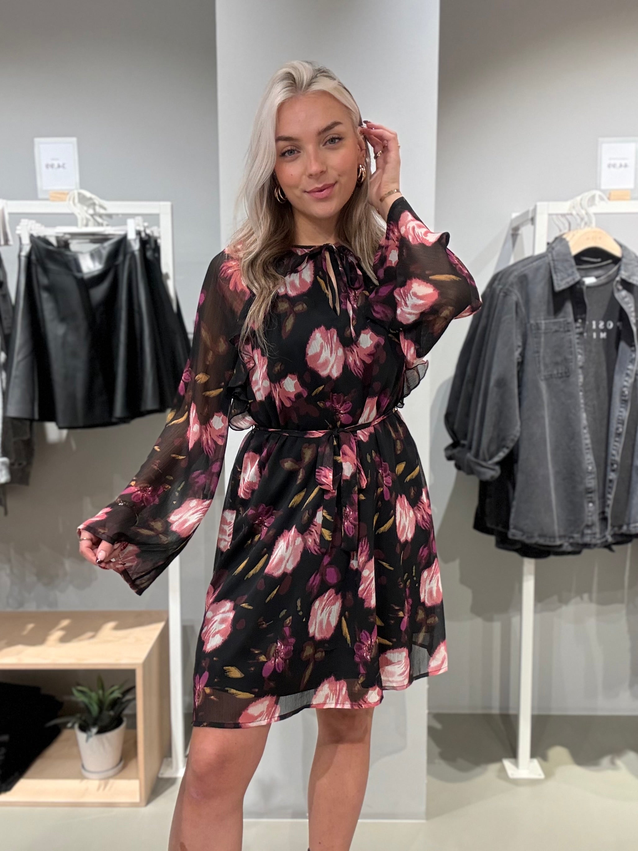 VIVIDA Short Dress - Black