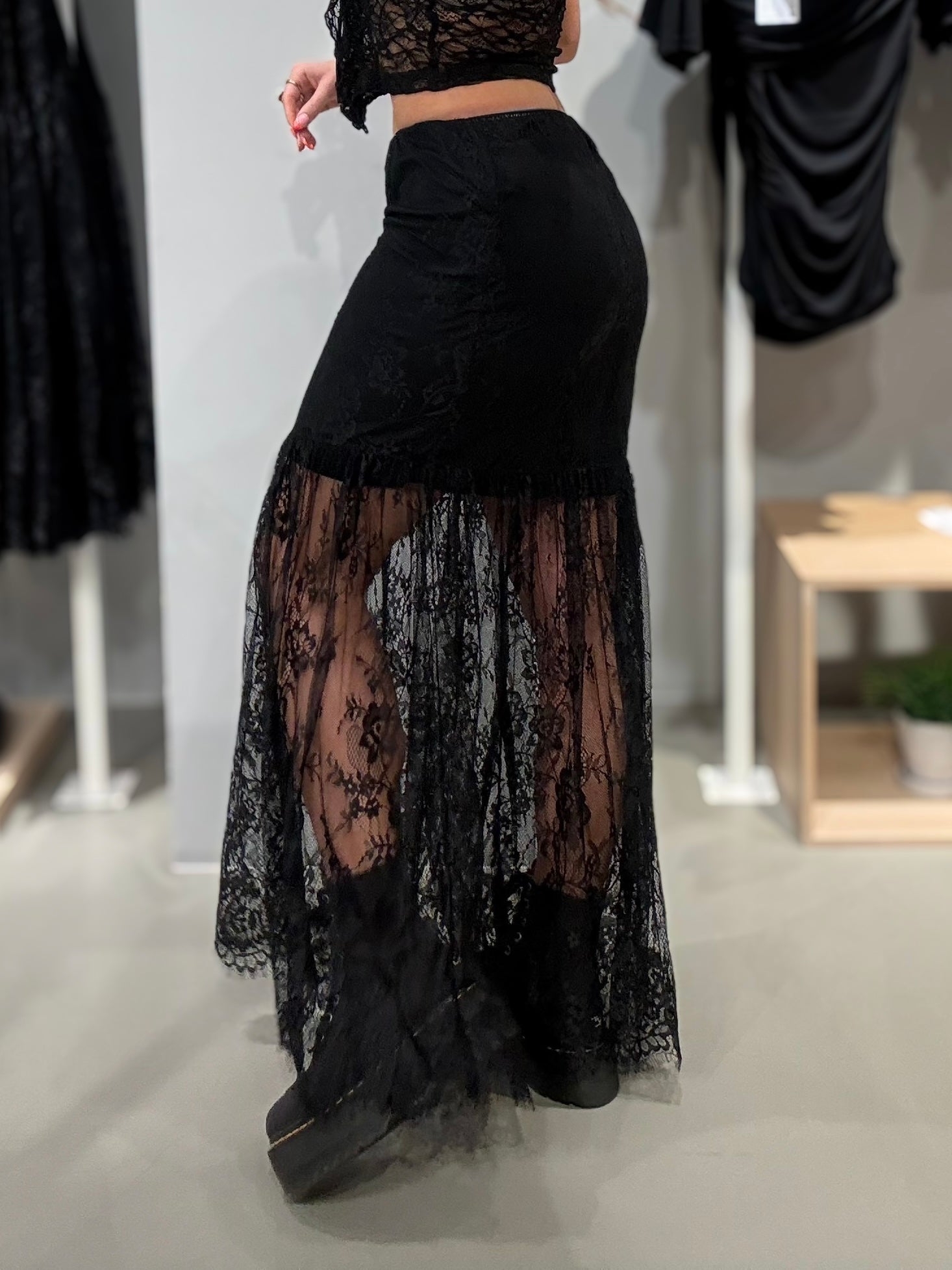VILUCSI Midi Skirt - Black