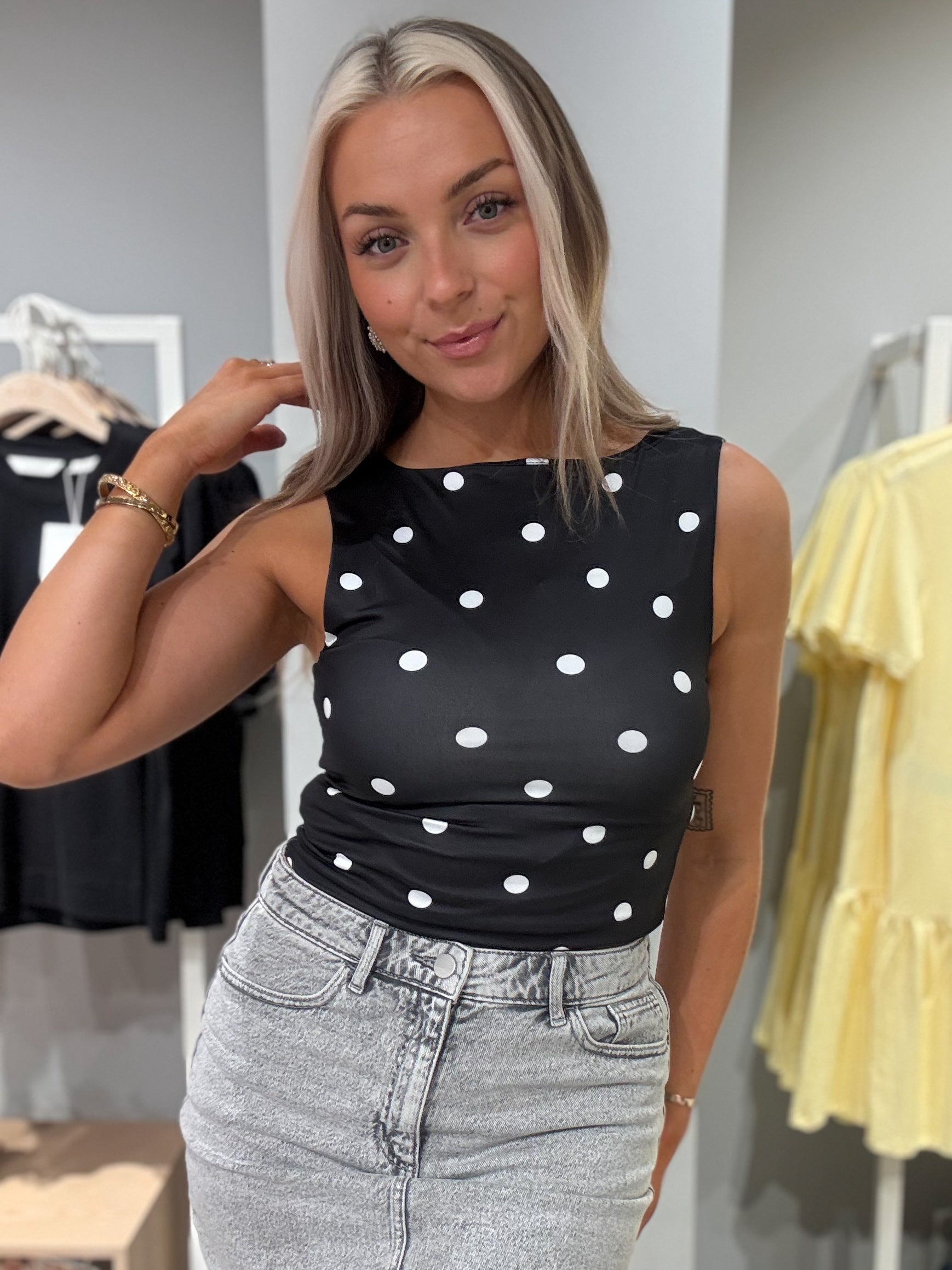 VIKENZA Top - Black
