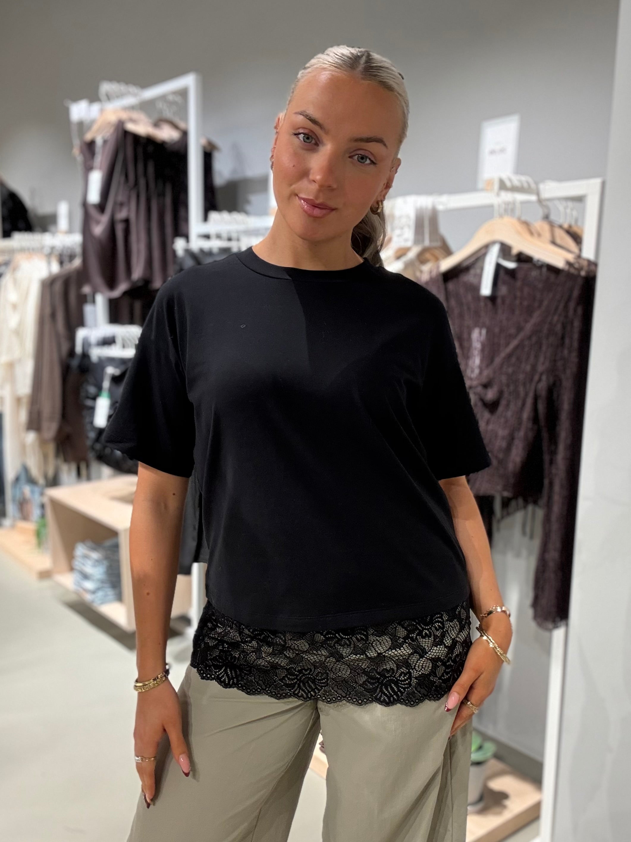 VINORANI T-shirt - Black Beauty