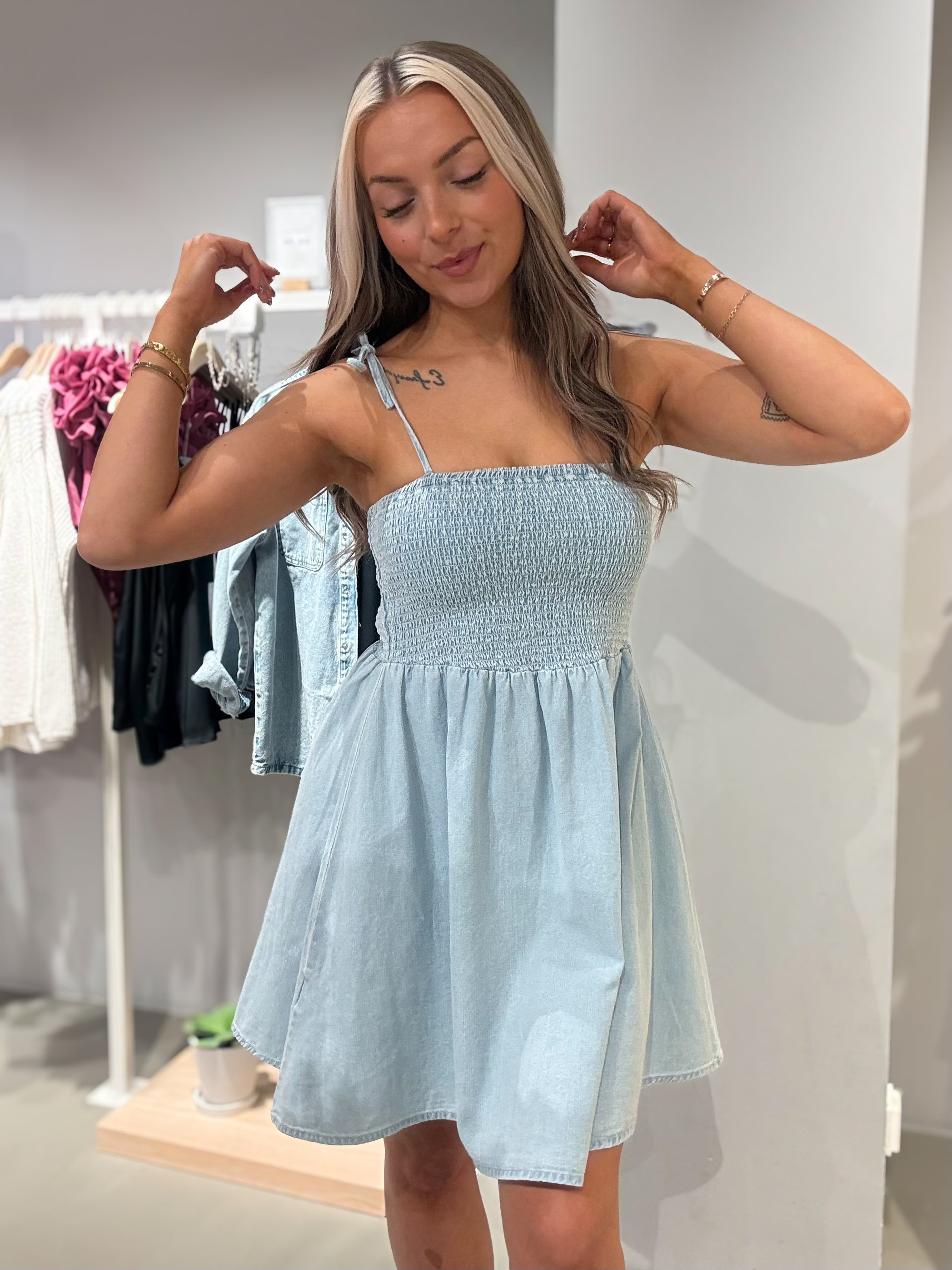 NMOREGON Midi Dress - Light Blue Denim