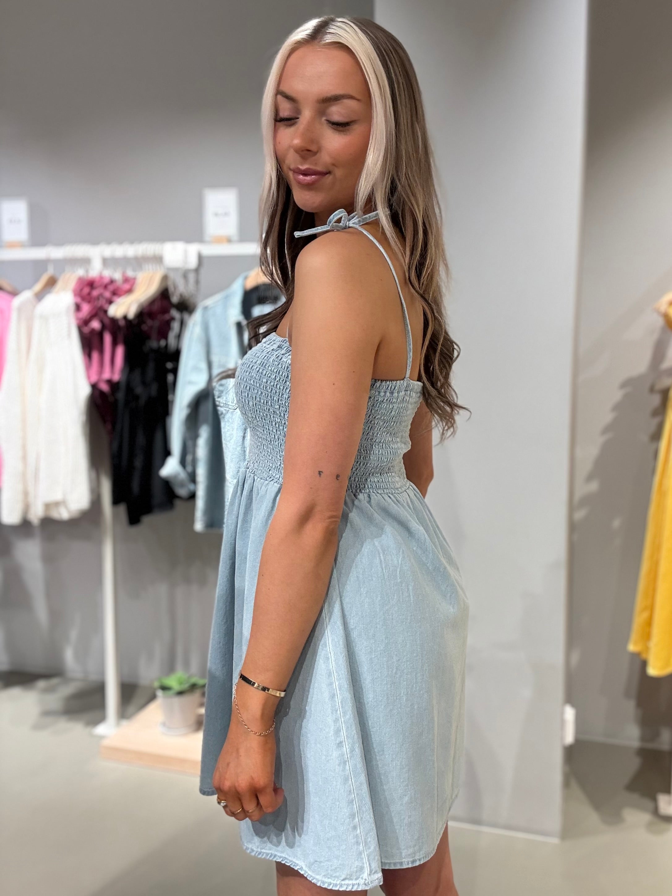 NMOREGON Midi Dress - Light Blue Denim