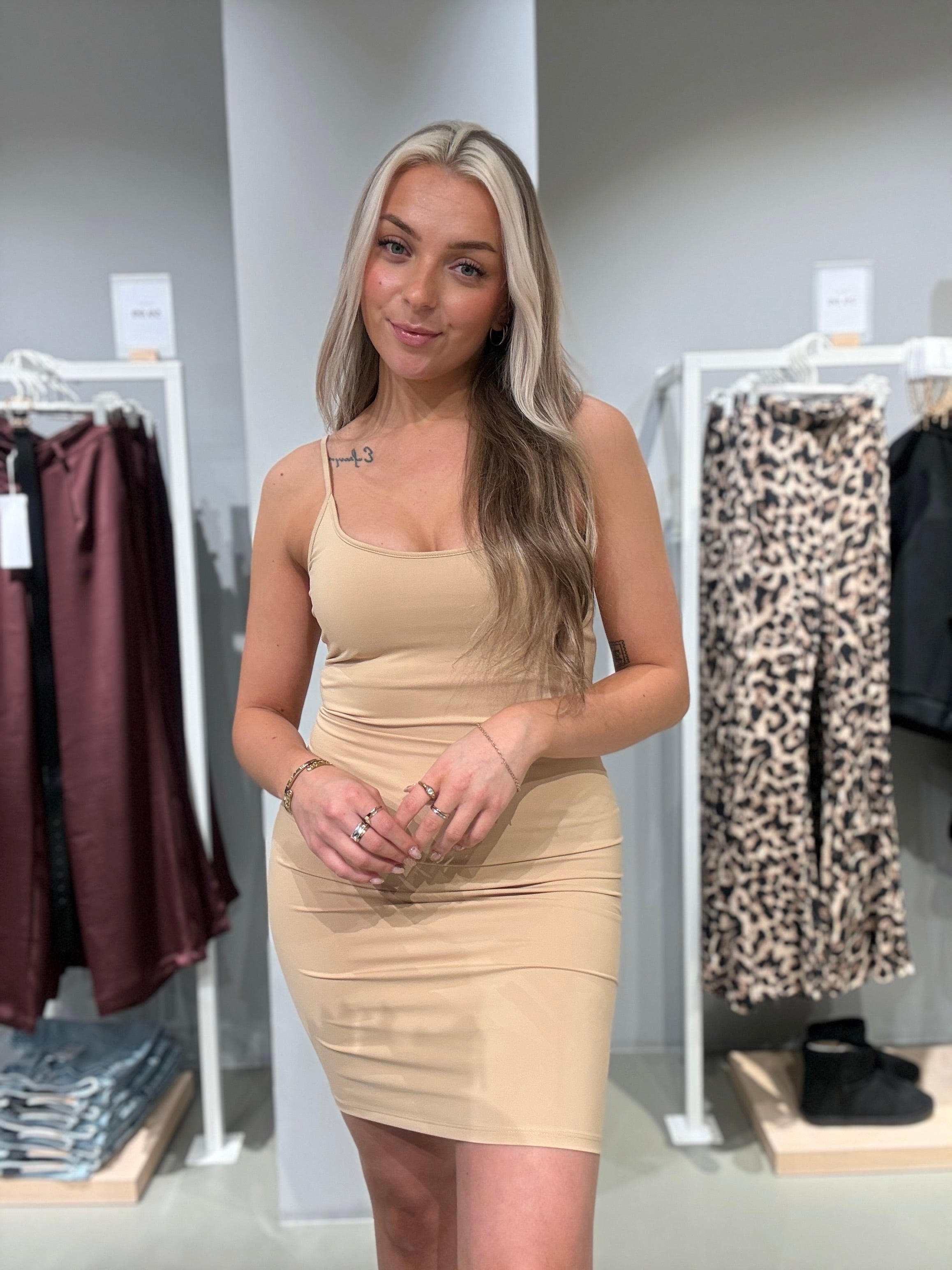 VIKENZA Short Dress - Cuban Sand