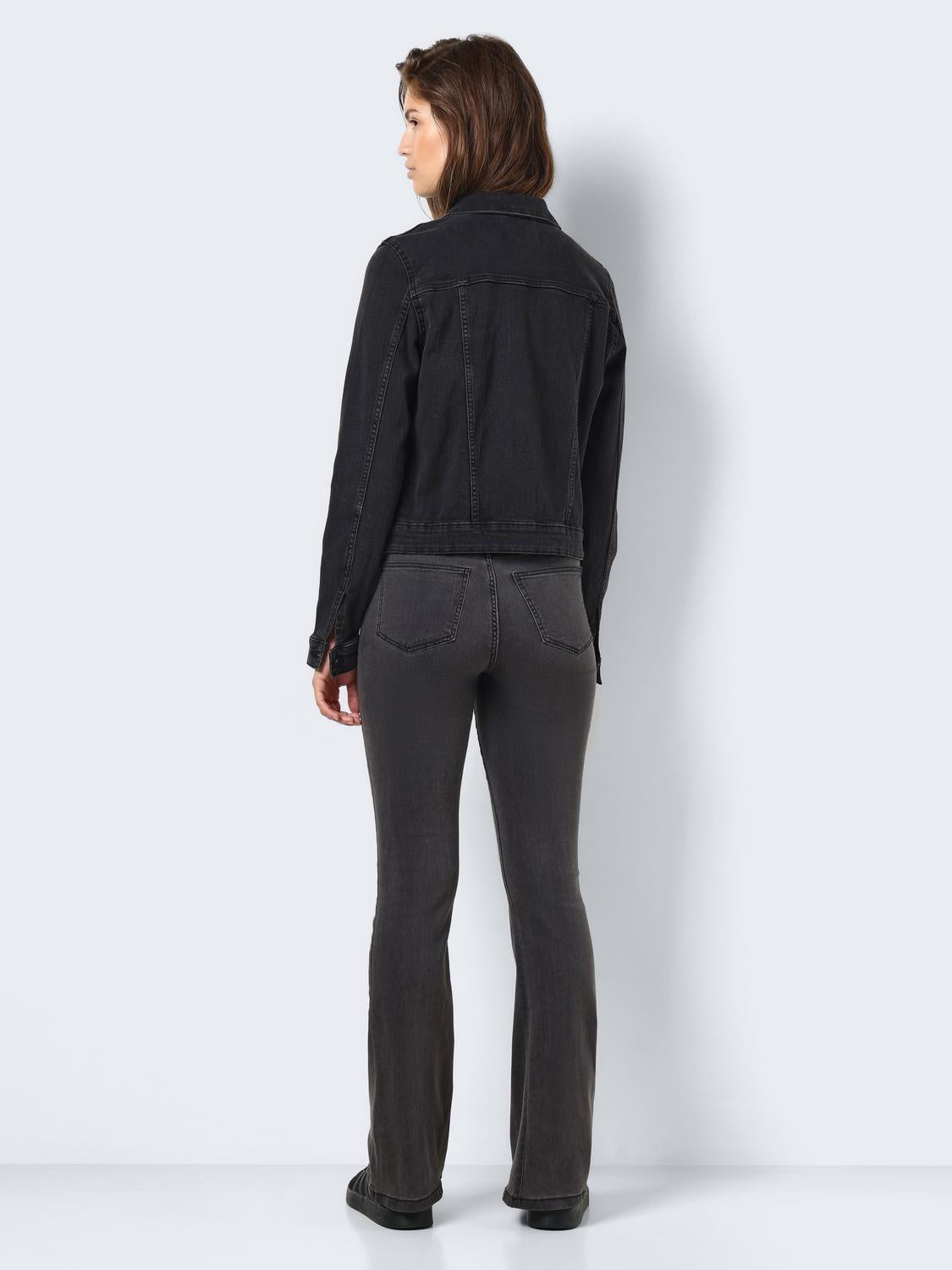 model_shot-front_full