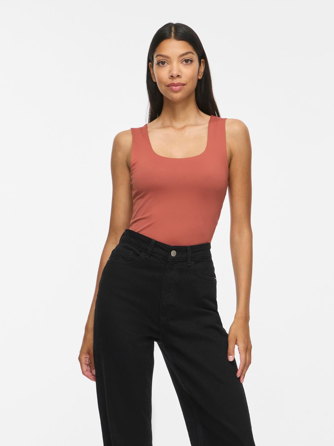model_shot-front