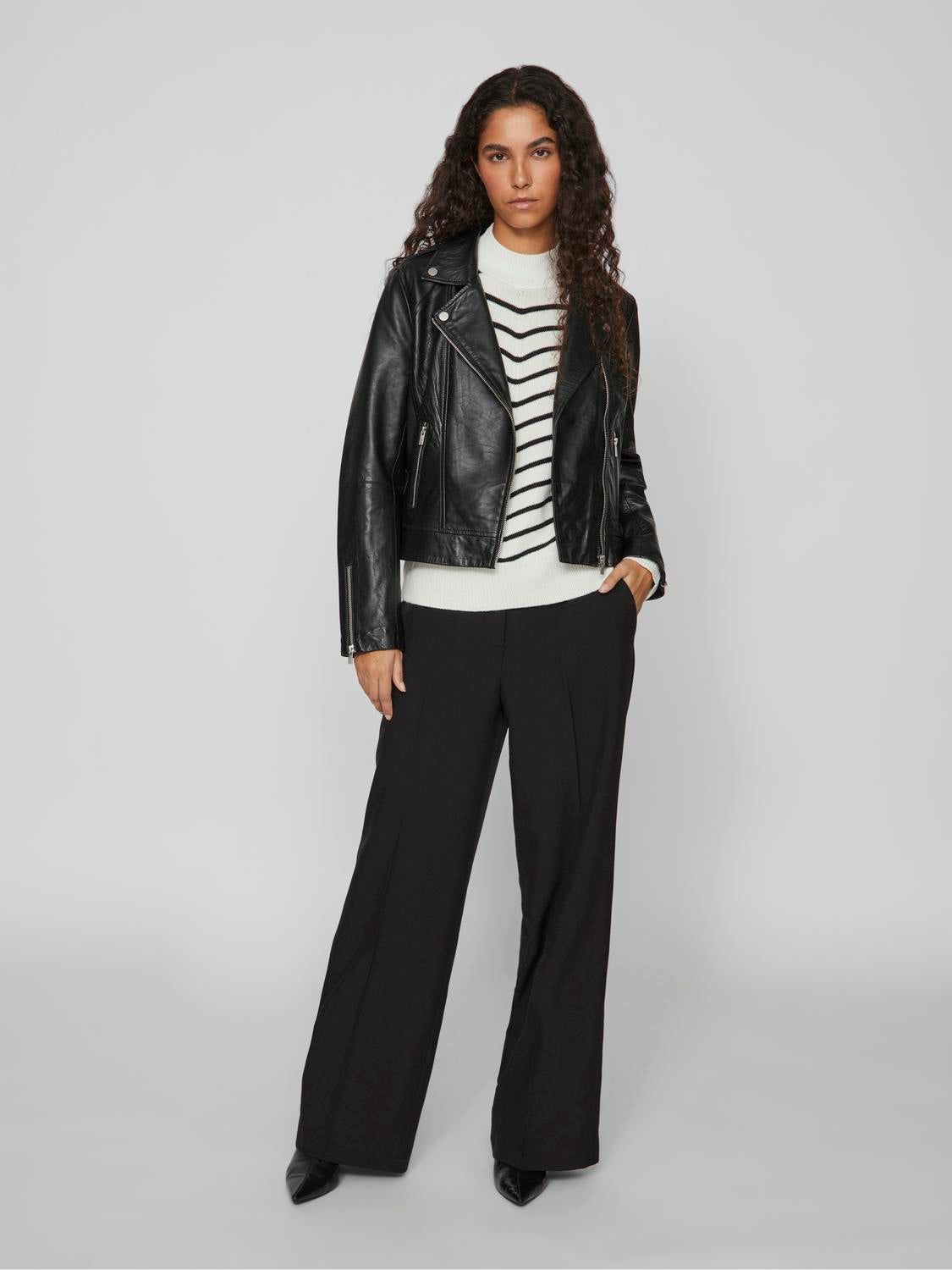 model_shot-front_full