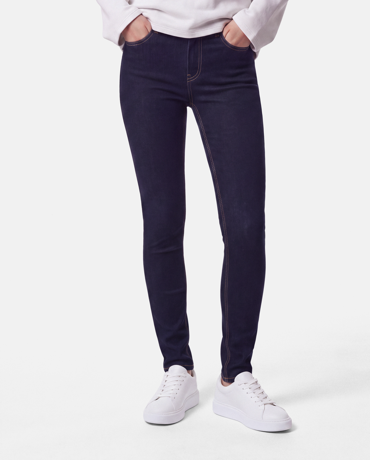 model_shot-front