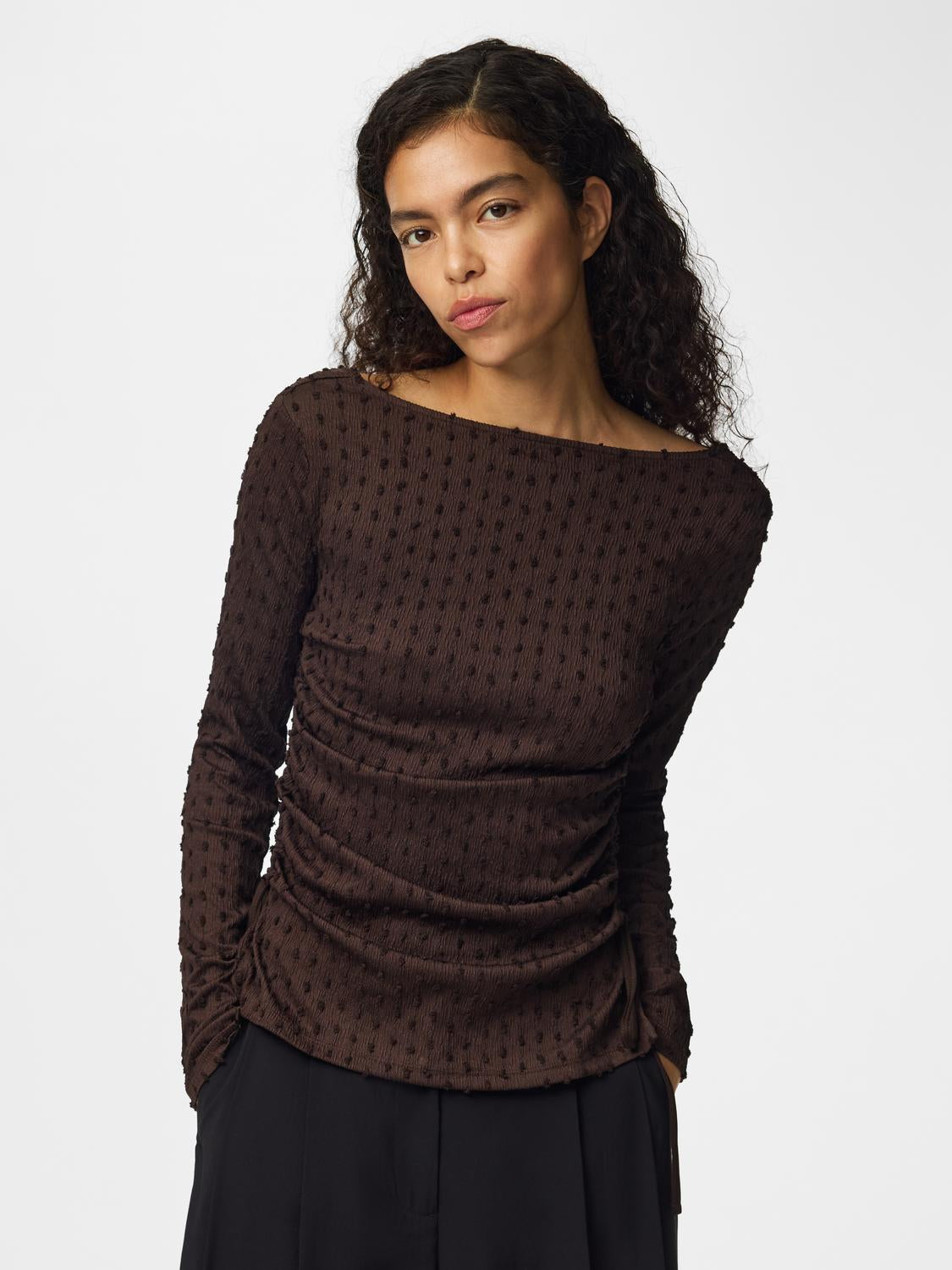 model_shot-front