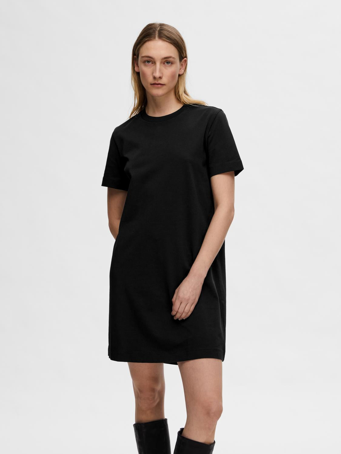 model_shot-front