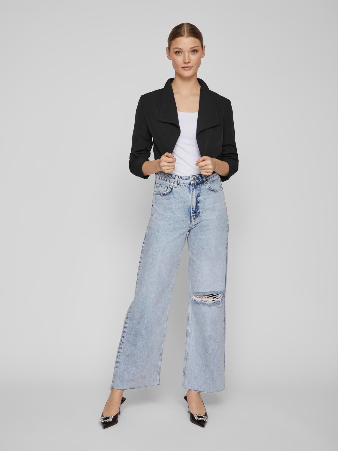 model_shot-front_full