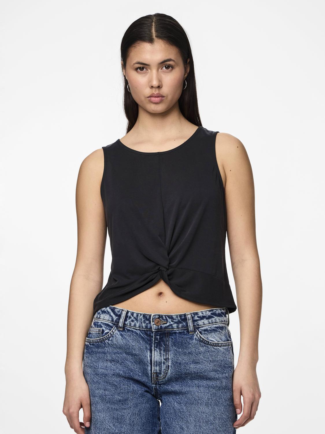model_shot-front
