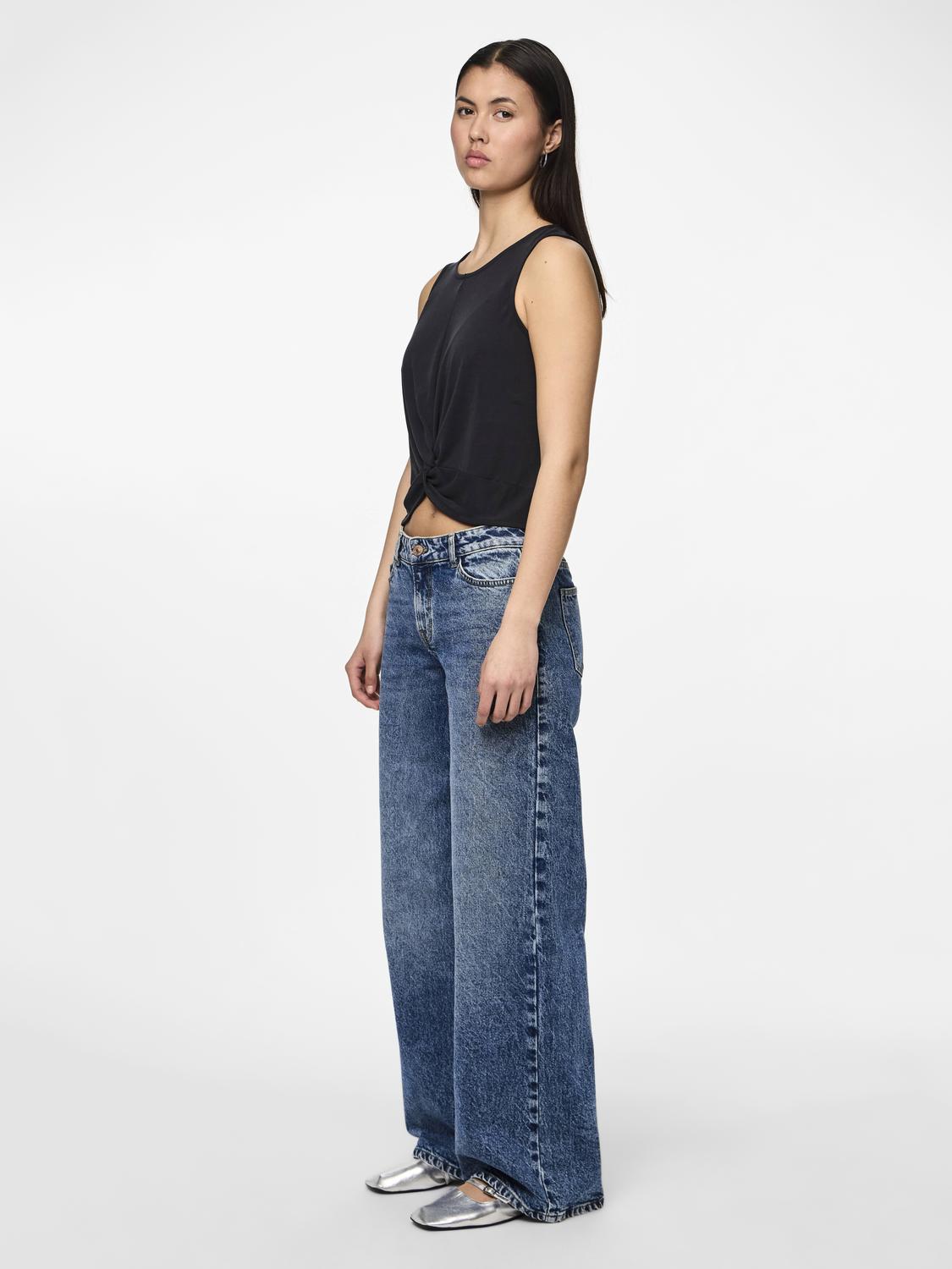 model_shot-front_full