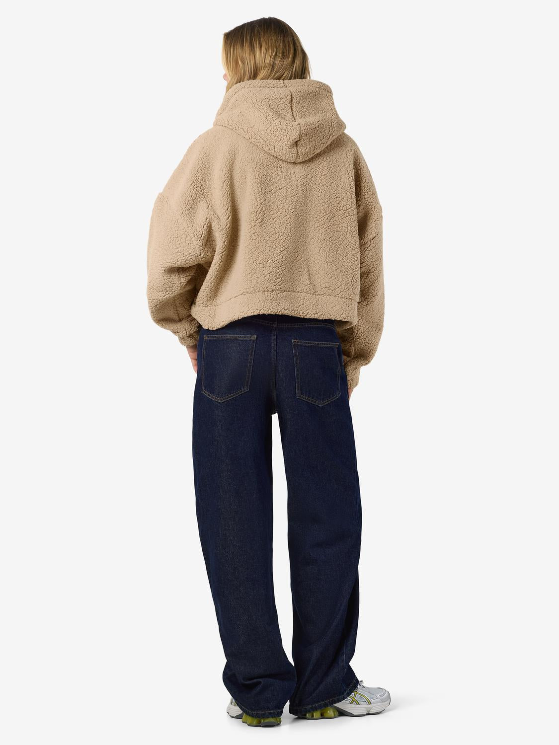 model_shot-front_full